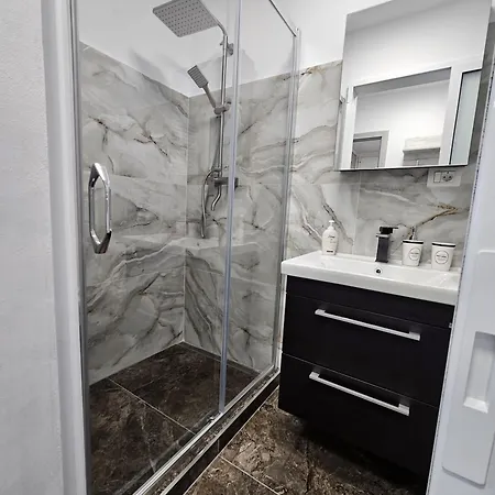 Apartment Garsoniera Delia Brasov